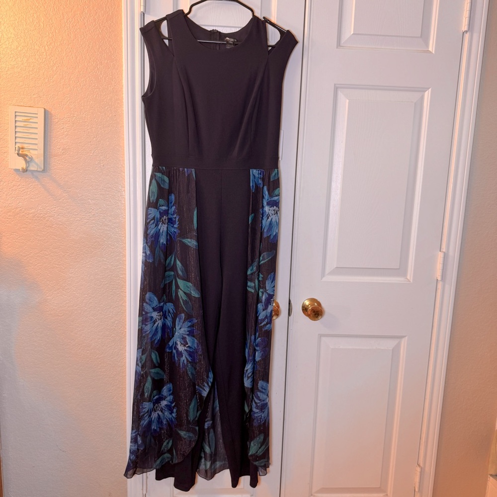 Alexa B Nites beautiful pant suit with‎ flowy floral attachments.  NWT, Sz 12